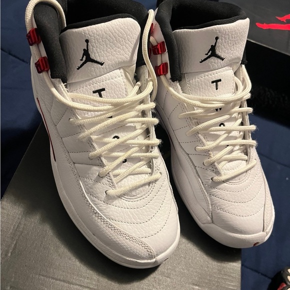 Jordan 12s size 4y but 5/5.5 in women. - Picture 1 of 2